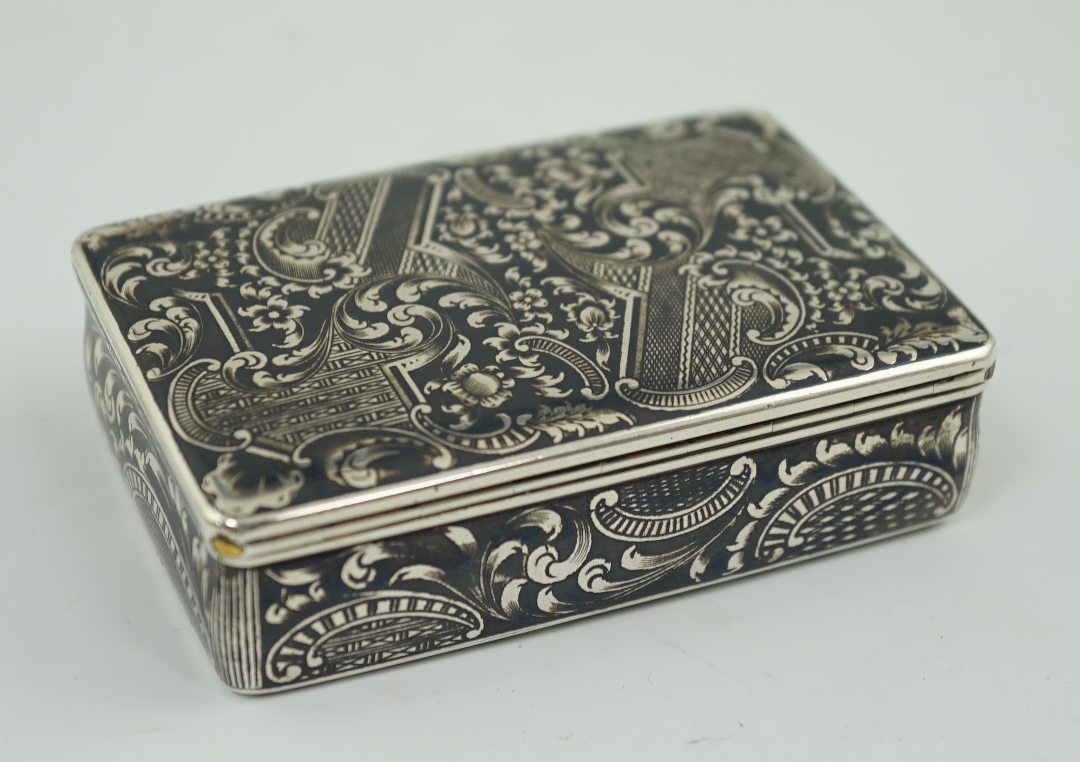 A mid 19th century Russian 84 zolotnik silver and niello snuff box